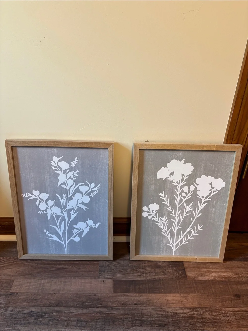 Set of 2 Floral Wall Art Prints in Gray and White with Wood Frames